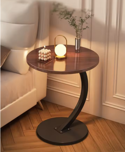 Mesa auxiliar estilo minimalista