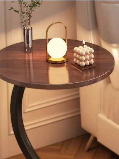 Mesa auxiliar estilo minimalista